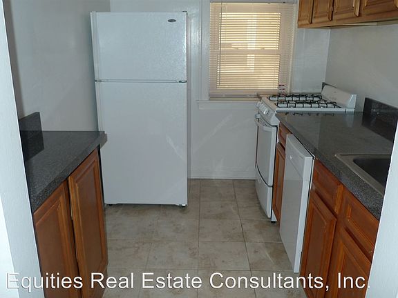 3rd image of 6434 N Damen Ave #G