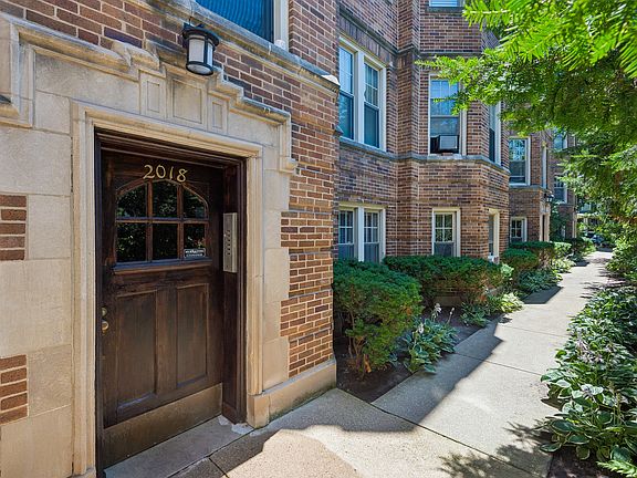 2nd image of 2018 W Greenleaf Ave APT 1F