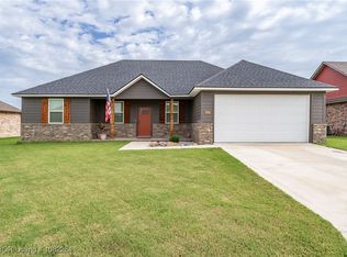 112 Countryside Way, Pocola, OK 74902