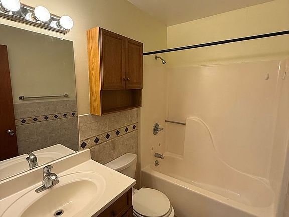 5th image of 173 Corey Cir