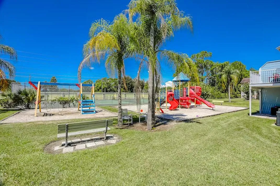 3 bed, 1350 sqft, $2,400 — Photo 3