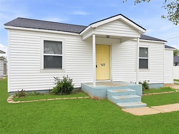 3rd image of 127 Carpenter Ln