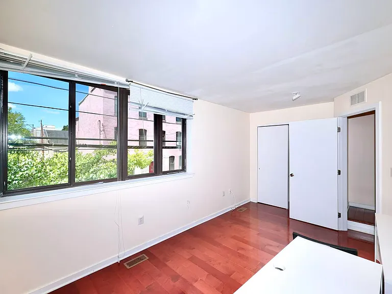 621 N 10th St #1 — Photo 14