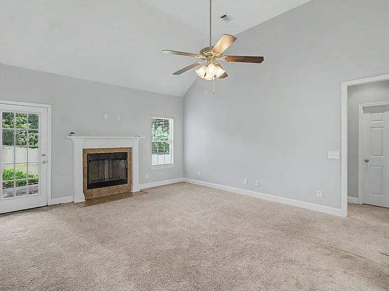 158 Ashley Ln NE — Photo 5