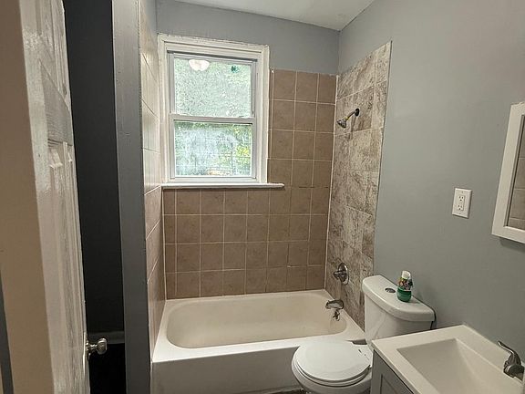 4th image of 35 Schuyler Ave #1