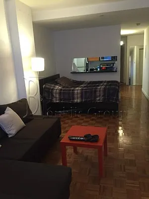 Rented by Bouklis Group | media 23