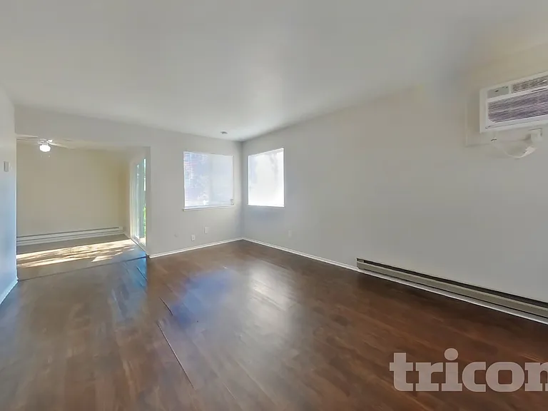 10069 Lincoln Village Dr — Photo 2