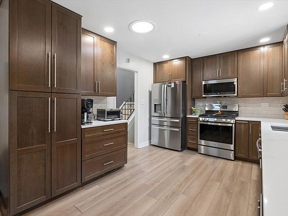 4th image of 209 Murray Dr