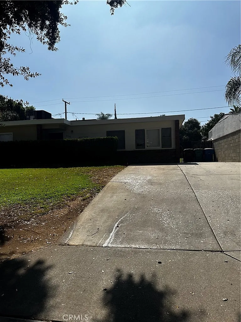 2 bed, 951 sqft, $2,400 — Photo 1