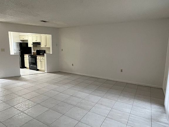 5th image of 607 Virginia Oak Ct