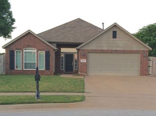 8201 S Dogwood Ct, Broken Arrow, OK 74011
