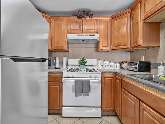2nd image of 237 Del Loma Ct