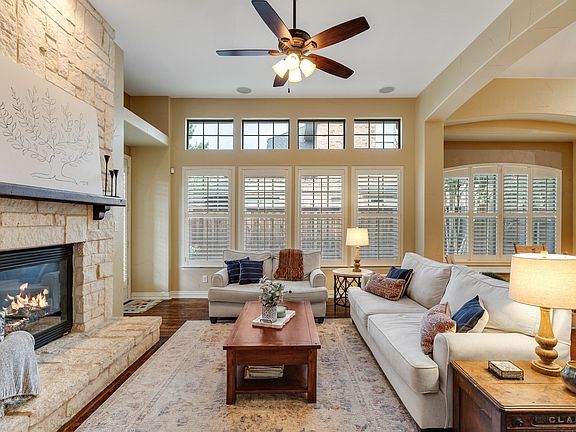 4th image of 10051 Beachwood Dr