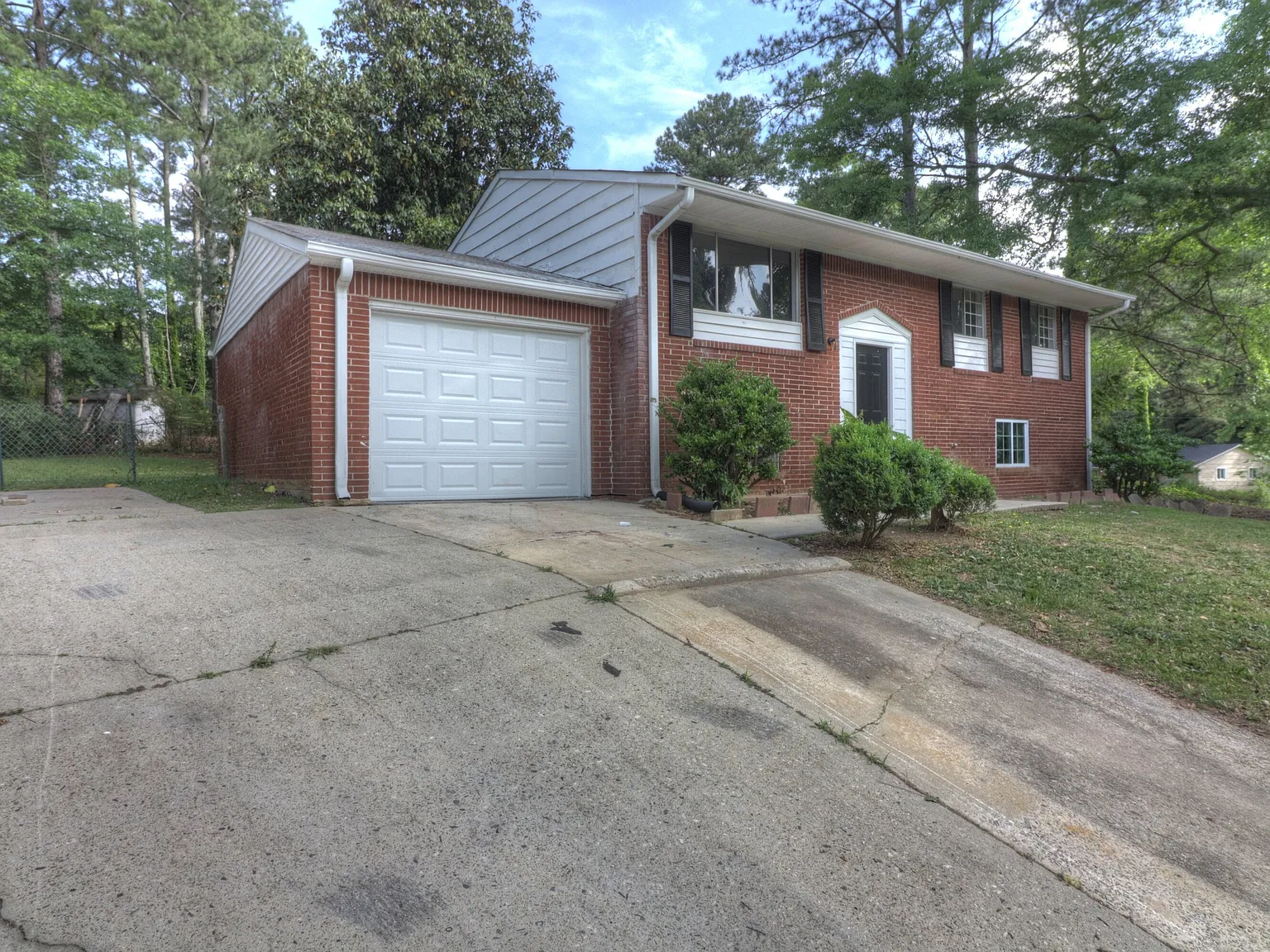 3 bed, 1.0 bath, $1,575 — Photo 2