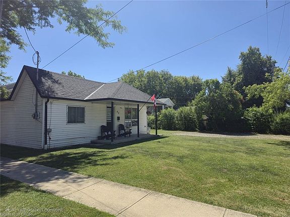 3rd image of 82 Teal Ave