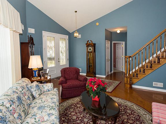 4th image of 49 Enclave Blvd