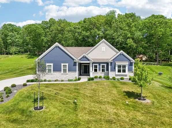 W225N7642 Woodland Creek DRIVE, Sussex, WI 53089