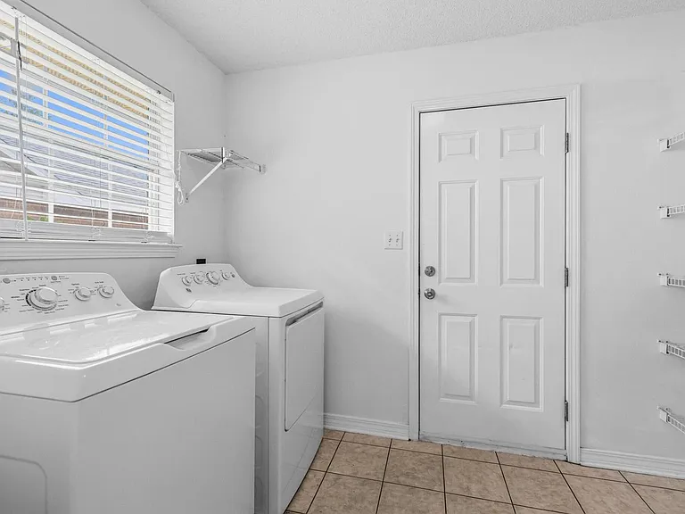 3998 Lauren Ct — Photo 10