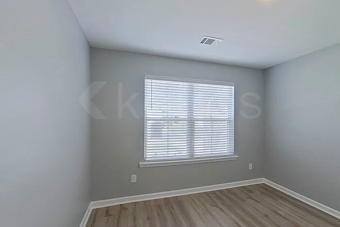 391 Angela St — Photo 9