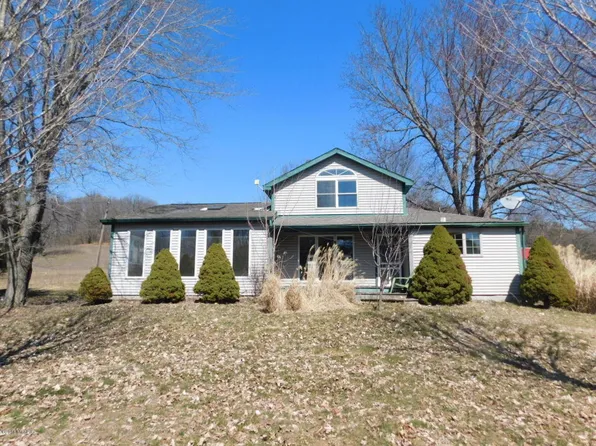 487 Riverview Dr, Plainwell, MI 49080