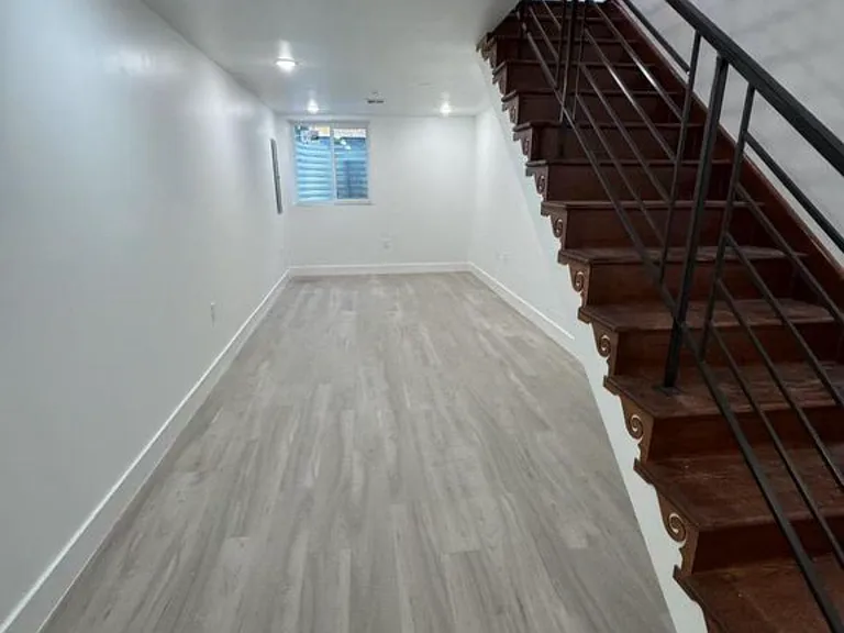 2611 S Marshall St — Photo 7