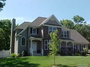 14 Sabrina Dr, Eastport, NY 11941