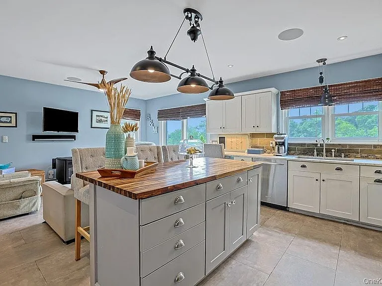 21 Anderson Ave — Photo 14