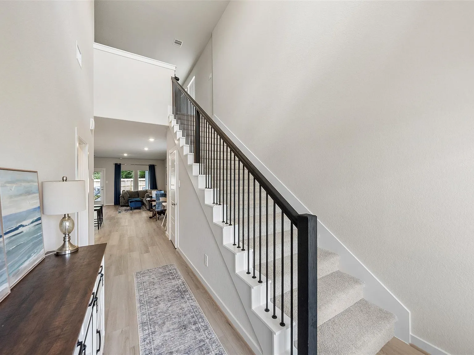 4 bed, 2.5 bath, 1986 sqft, $2,200 — Photo 4