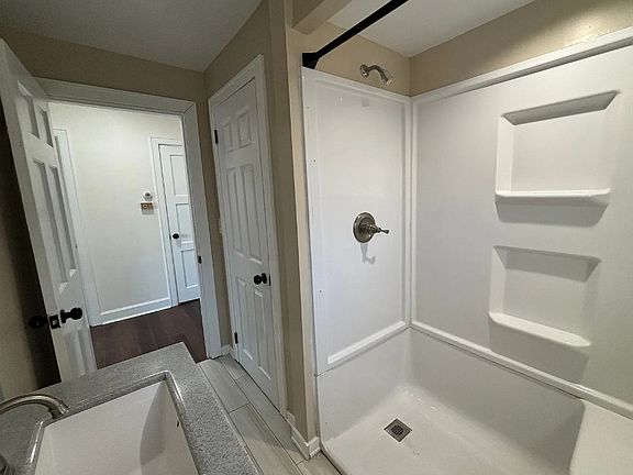 5th image of 214 Obannon Ave