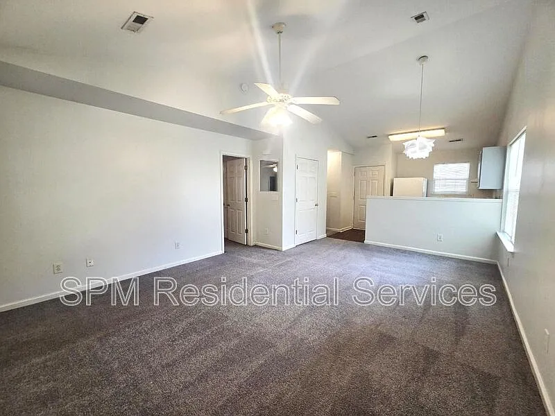 2 bed, 2.0 bath, 930 sqft, $1,465 — Photo 3