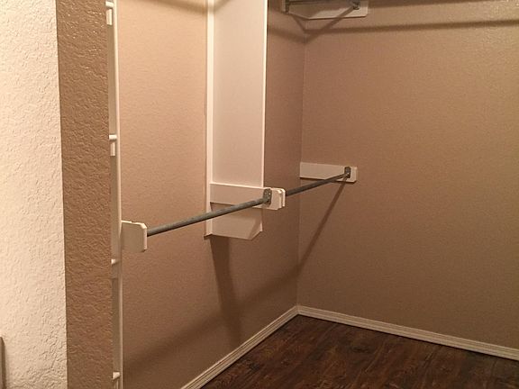 5th image of 5417 Pin Oak Ln