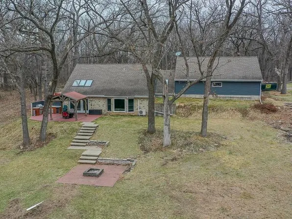 564 E Merrifield Rd, Edgerton, WI 53534