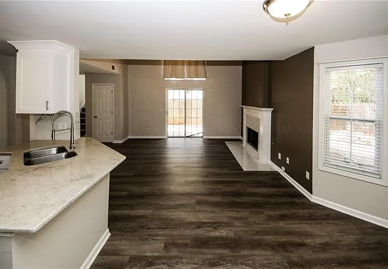121 Stoneforest Dr — Photo 16