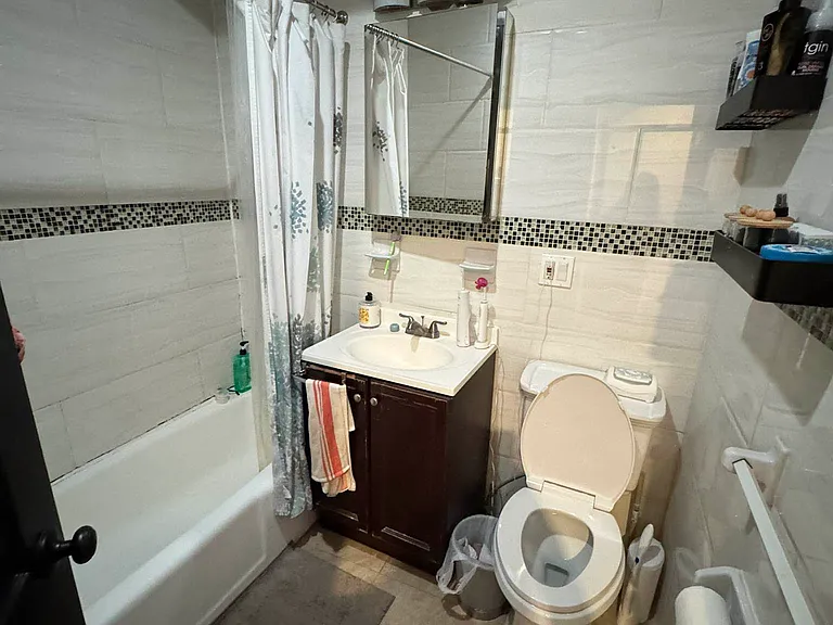 1446 1st Ave #4H — Photo 5