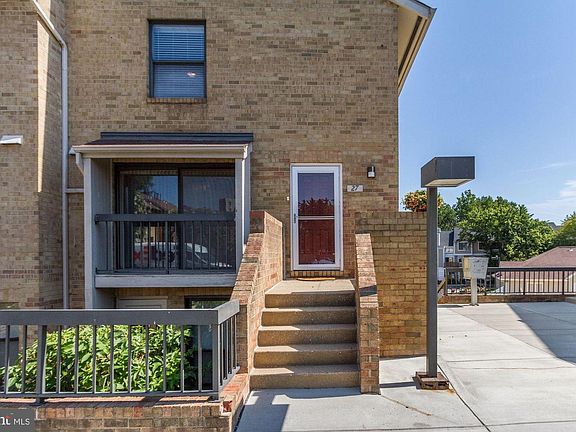 3rd image of 27 Dudley Ct #27