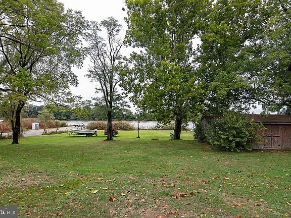 5th image of 726 SE Creek Rd