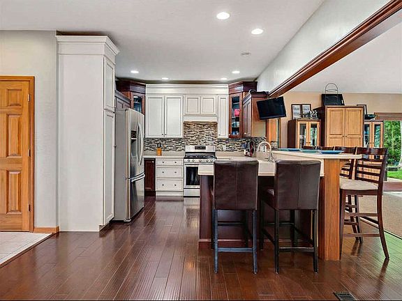 5th image of 2202 Blue Harbor Dr