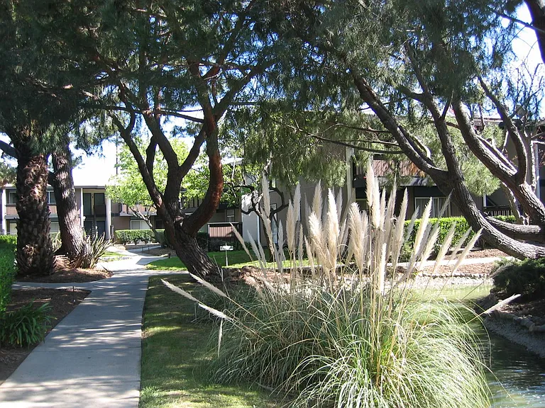 Oakridge Apartments — Photo 12