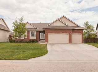 8884 N Saddlebrook Ct, Valley Center, KS 67147