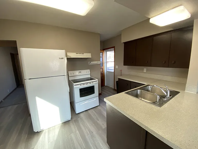 219 S 14th St — Photo 14