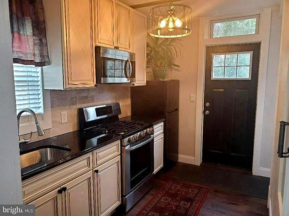 5th image of 20 W College Ave APT 2