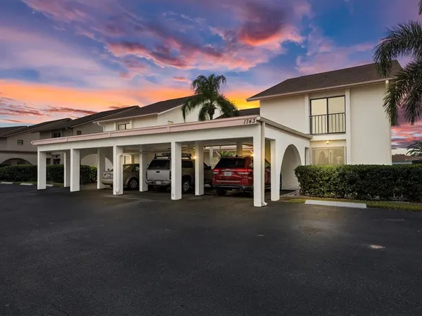 1743 Lake Pl APT C, Venice, FL 34293