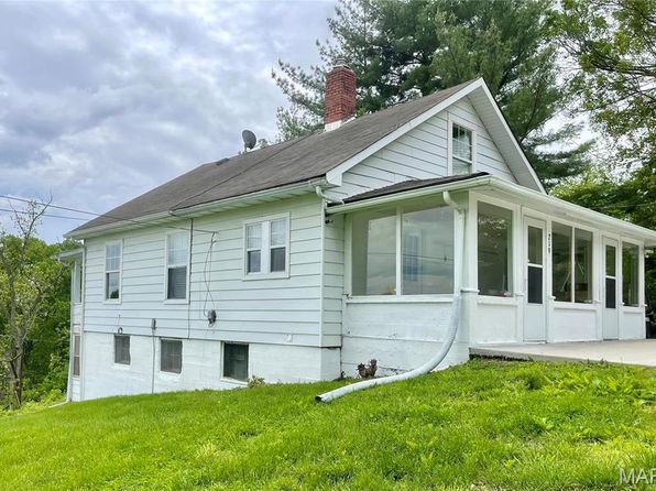 219 2nd St, Winfield, MO 63389