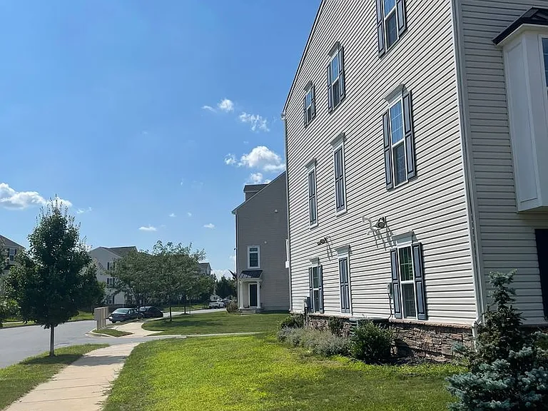 331 S Parkway Dr — Photo 75