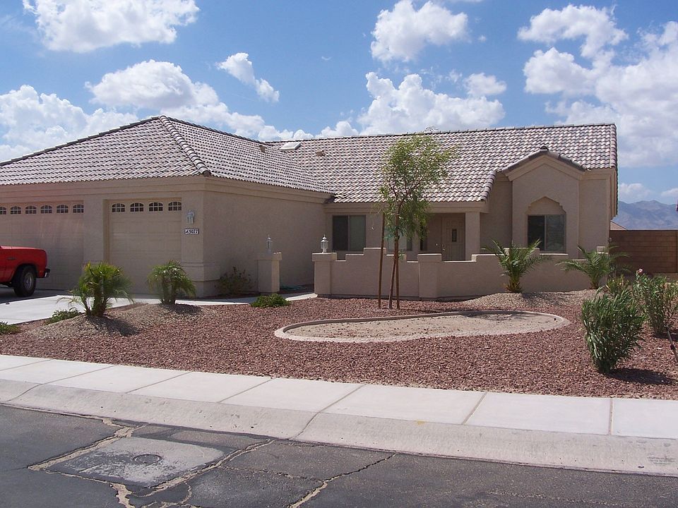 1700  sq ft, 3bdr,2 bath,3 car garg,large back yard with block wall