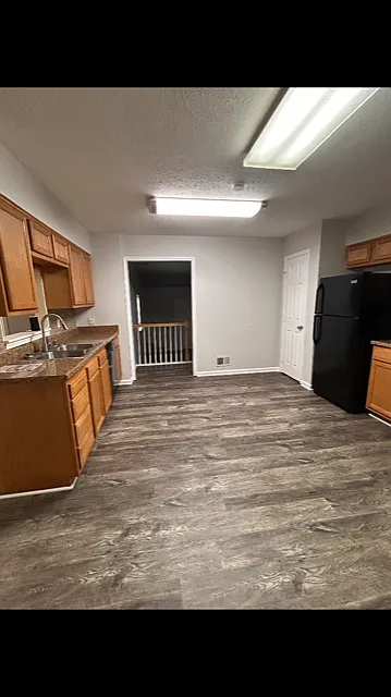 4 bed, 2000 sqft, $2,100 — Photo 3
