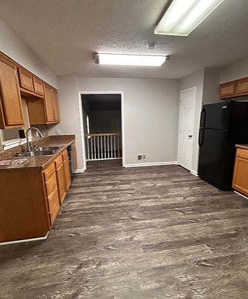 4th image of 323 Lincoln Dr