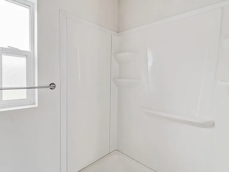 635 SE Fidalgo Ave — Photo 6