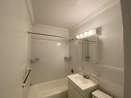 5th image of 27 E 13th St APT 7D