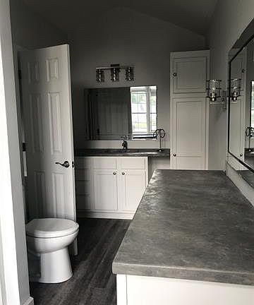 3rd image of 1701 Woodhaven Dr Unit B